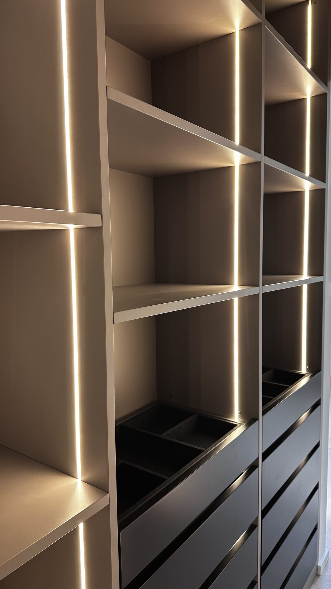 Étagères éclairées par LED intégrée